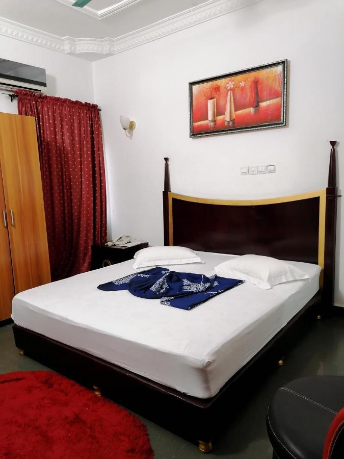 Hotel Residence Jeanne D'Arc Cotonou Exterior foto