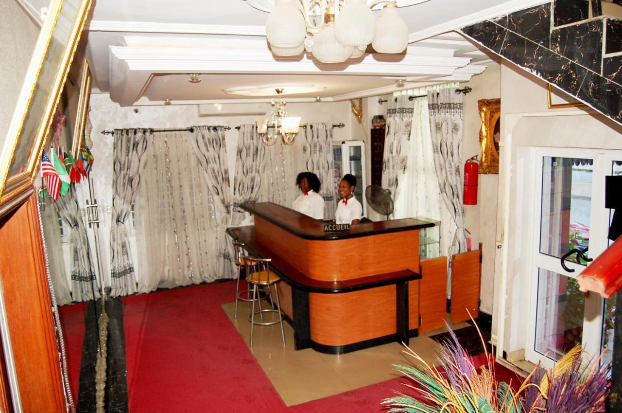 Hotel Residence Jeanne D'Arc Cotonou Exterior foto