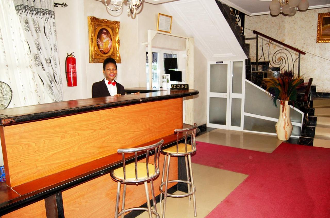 Hotel Residence Jeanne D'Arc Cotonou Exterior foto